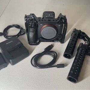 Sony A7 IV Mint Condition w/ 28-70 mm Lens and more included